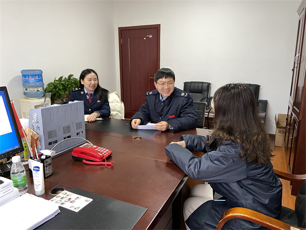 交心谈心暖人心鼓士气增信心榕江县税务局忠诚税务分局对全体干部开展